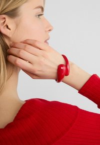 Stradivarius RIGID - Zapestnica - red