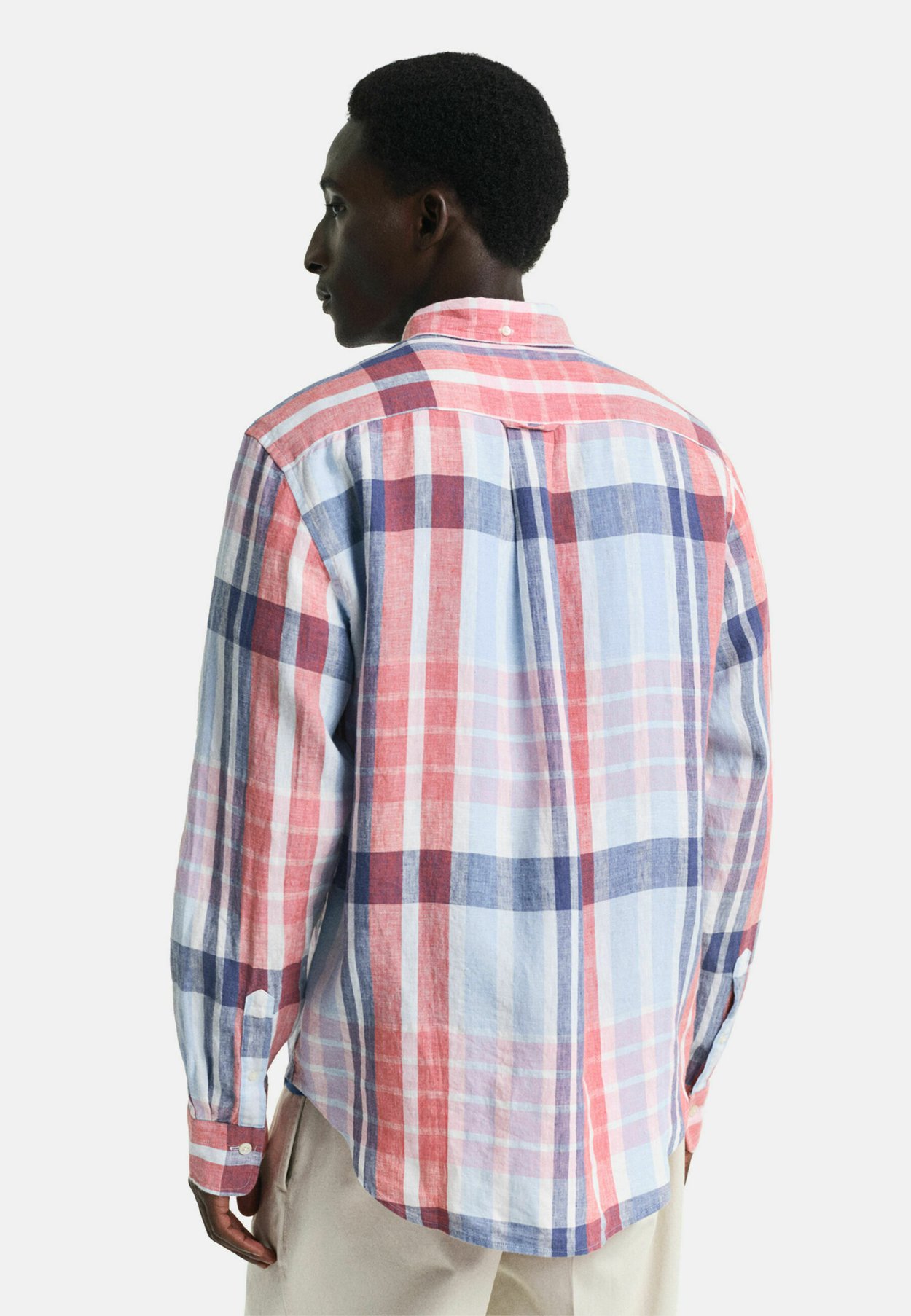 REGULAR FIT