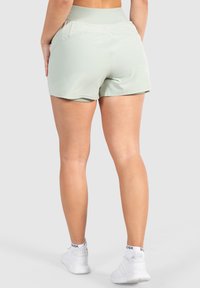Smilodox ADVANCE PRO 2IN1 - Urheilushortsit - grün