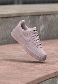 Επιλέχθηκε, bleached lilac/bleached lilac/white