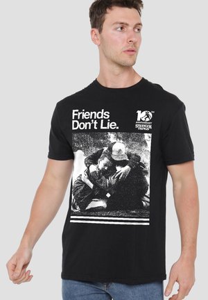 NETFLIX, STRANGER THINGS 10TH ANNIVERSARY FRIENDS DON'T LIE - Print T-shirt - black