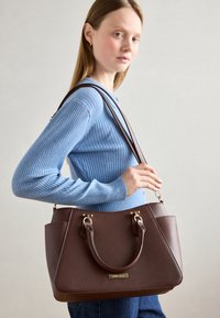 Non sélectionné, dark brown