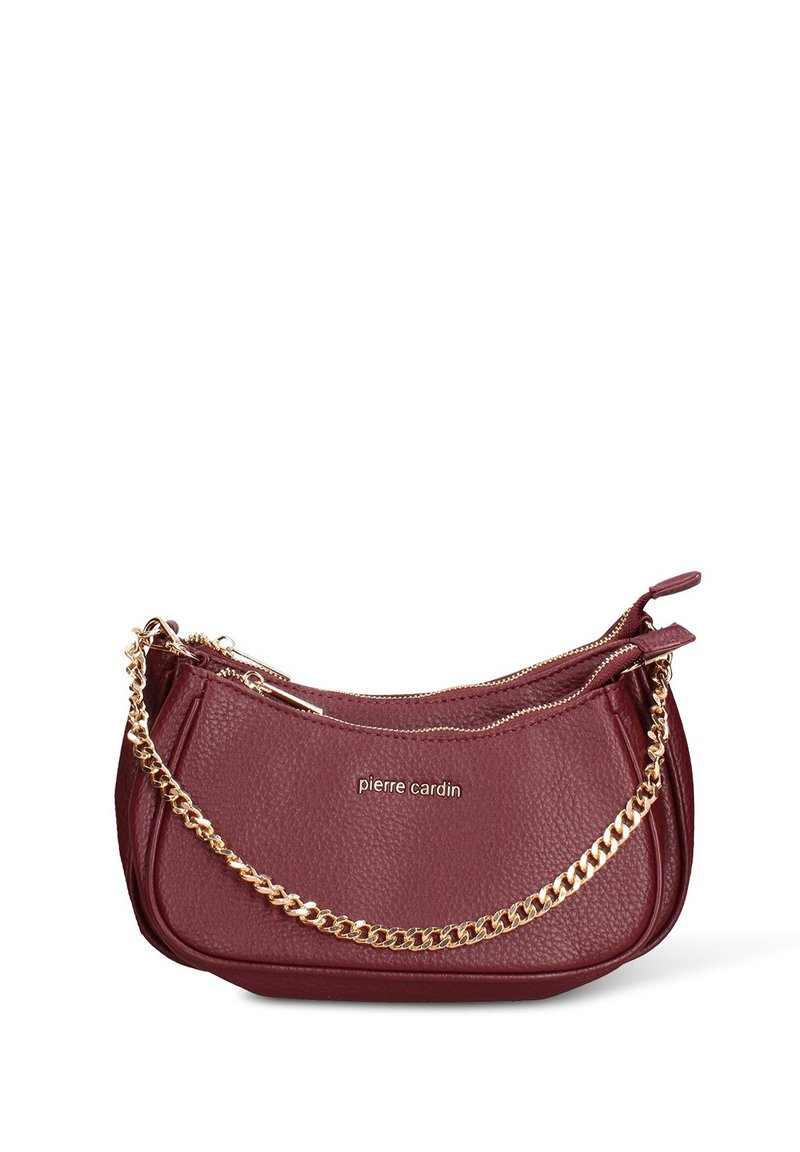Borsa a mano in pelle color bordeaux con tracolla a catena dorata, caratterizzata da una superficie testurizzata e due tasche con zip. Logo impresso sul davanti.