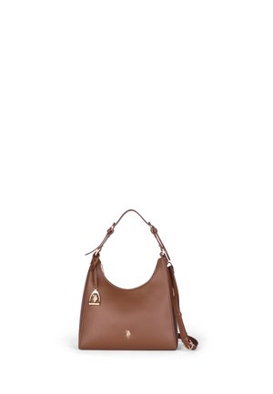 Sac à main en cuir marron avec bandoulière réglable, logo doré et pendentif, forme structurée et fermeture zippée sur le dessus.