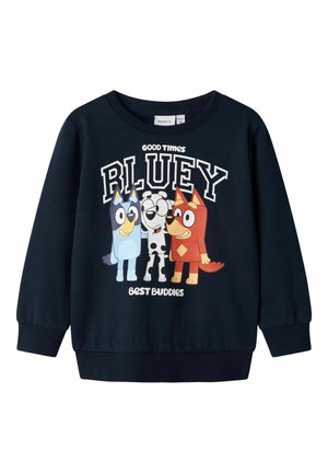 Mørkeblå sweatshirt med tre tegneseriehunde, tekst "Good Times," "Bluey" og "Best Buddies" foran, ribstrikkede manchetter og kant.