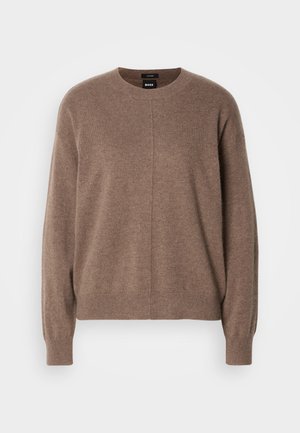 Brūns adīts džemperis ar apaļu kakla izgriezumu, gariem piedurknēm un brīvu piegriezumu. Iezīmējas ar vieglu tekstūru un centrālo šuvju detaļu.