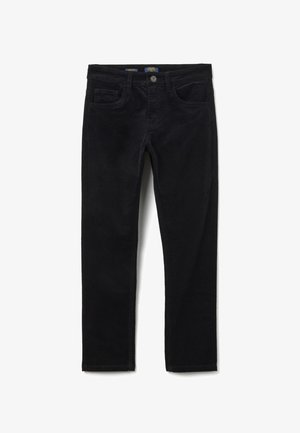 Schwarze Slim-Fit-Kordhosen mit Frontknopf und Reißverschluss, Fünf-Taschen-Design und Gürtelschlaufen, flach auf einem weißen Hintergrund ausgebreitet.