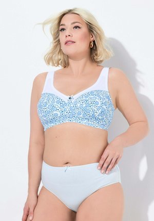 Reggiseno blu con motivo floreale e bretelle bianche, caratterizzato da un dettaglio centrale a fiocco; abbinato a un perizoma azzurro chiaro a vita alta.