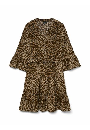 Abito a stampa leopardata con scollatura a V, maniche a campana a tre quarti, vita cinchata e orlo a balze a strati. Il tessuto sembra leggero e fluente.