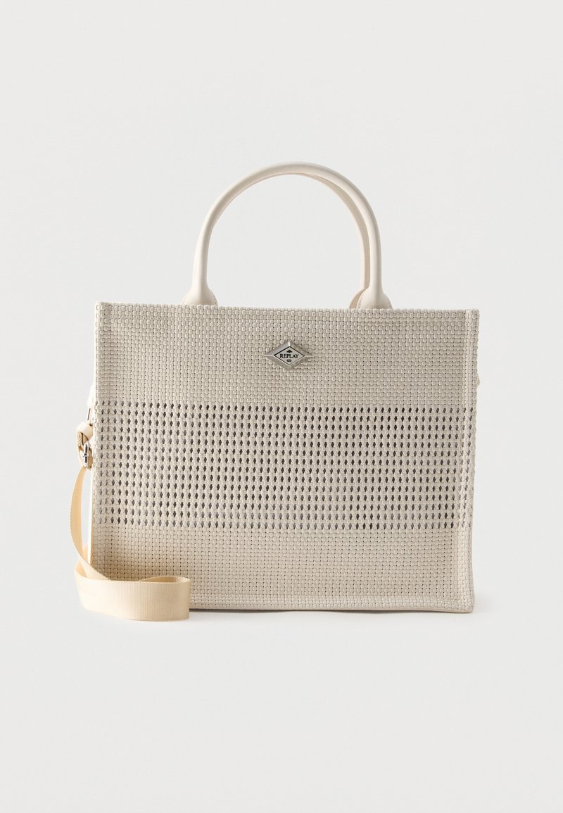 Μπεζ υφασμένη ορθογώνια τσάντα χειρός με πάνω λαβές, αποσπώμενο ιμάντα ώμου και μικρό μεταλλικό λογότυπο Replay στο κέντρο μπροστά.