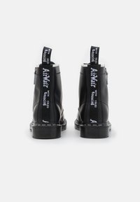 Dr. Martens Stivaletti stringati - black