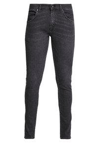 Svarta denimjeans med slim fit, med framfickor, dragkedja och kontrasterande sömmar. Slät textur med en subtil blekning.