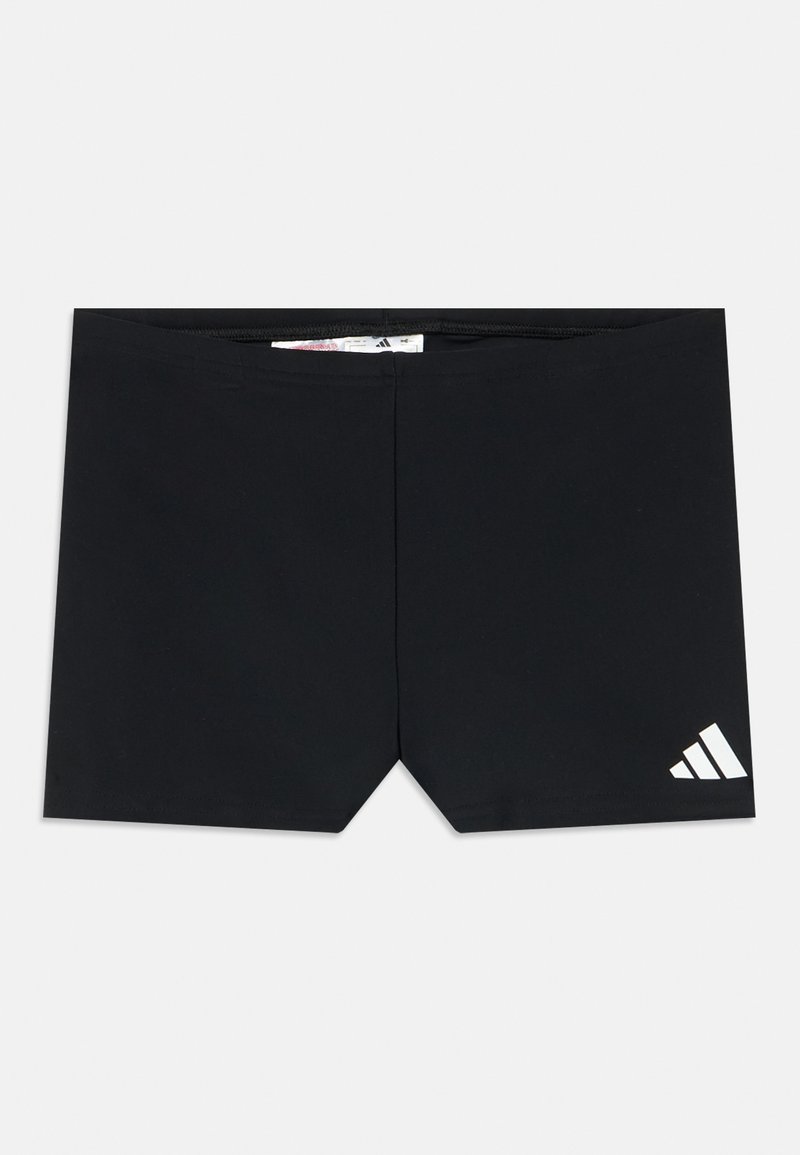 Mustad ujumispüksid, mille alumisel paremal jalal on väike valge Adidas logo, laotatud tasapinnale valgele taustale.