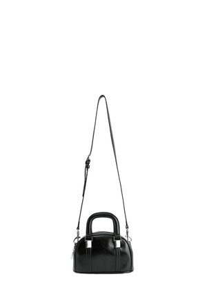 Borsa a tracolla nera in pelle piccola con una tracolla lunga e regolabile staccabile e due manici corti, accessori in argento e chiusura con zip.