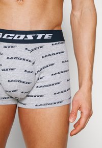 Lacoste 3PACK - Boxer aderenti - silver chine/navy blue
