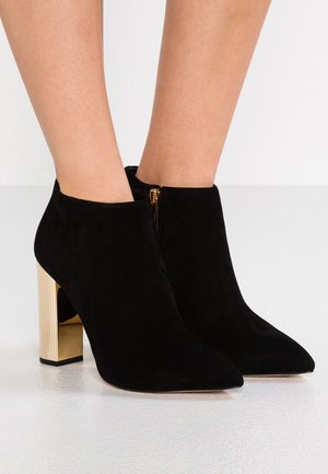 Enkellaarsjes met hoge hak - black