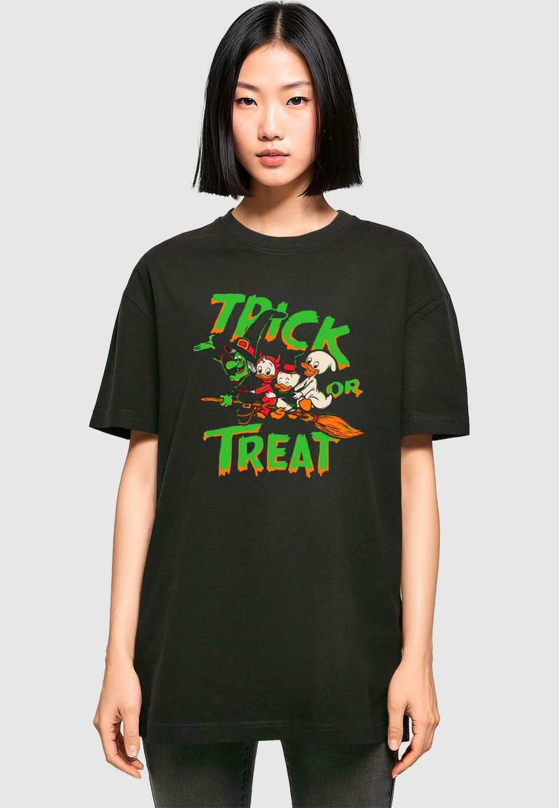 Must värviline puuvillane T-särk "TRICK OR TREAT" graafikuga, kus on koomiksikujutised, millel on lõdvestunud lõige ja lühikesed varrukad.