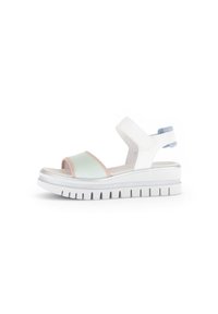Platform sandalen met een witte zool, mintgroene en koraalkleurige banden, een gestructureerde hak en een rubberen zool met een gegroefd patroon.