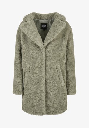 Valgest oliivrohelisest kunstkarusnahast mantel, millel on nurgapealne krae, kaks esist taskut ja pehme, tekstuuriga pind.