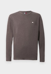 T-shirt grigio a maniche lunghe realizzato in cotone, con un piccolo logo sul petto sinistro. Collo rotondo e vestibilità standard con texture liscia.