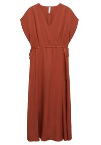 Rostfarbendes, ärmelloses Wickelkleid mit V-Ausschnitt und verstellbarem Taillengürtel, fließendem Midi-Längenstoff und lockerer Passform.