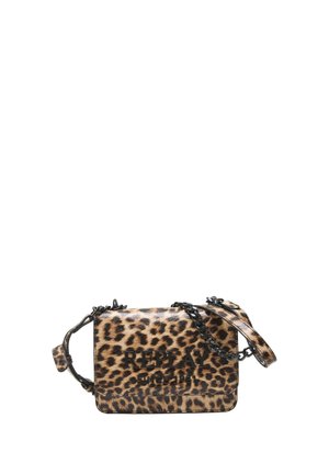 Kleine rechthoekige crossbodytas met luipaardprint, zwarte kettingenriem en "REPLAY SINCE 1981" tekst op de voorflap.