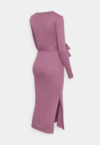 Missguided Maternity MATERNITY BELTED SPLIT SIDE MIDI DRSS - Vestido de malha - dusky pink