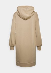 Abito felpa beige oversize con cappuccio, maniche lunghe a sbuffo e polsini a costine. Tessuto morbido con una texture liscia e dettagli minimi.