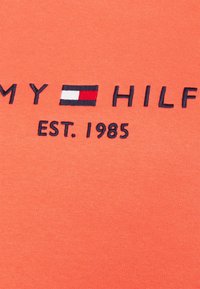 Tommy Hilfiger Curve Bluza z kapturem