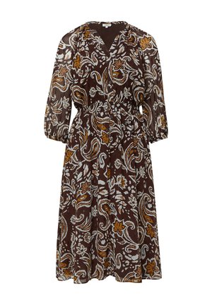 Robe à motif floral marron avec un décolleté en V, taille froncée et manches trois-quarts. Fabriquée en tissu léger et transparent.
