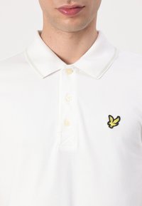 Lyle & Scott Polo - white/soft matcha