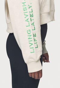 Pegador FLORA LOGO CROPPED JACKET - Sweater met rits - washed coast sand