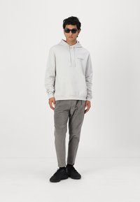 AllSaints UNDERGROUND HOODY - Felpa con cappuccio - pearl grey