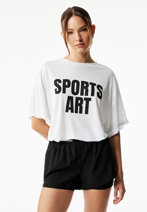 - T-shirt z nadrukiem