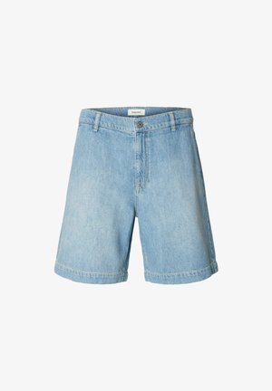 Pantaloni scurți de denim albastru deschis cu închidere cu nasture și fermoar, bucle pentru curea și tivuri rostogolite, prezentate pe un fundal alb.