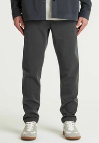 CHASIN' Stone Dual - Auduma bikses - dark grey