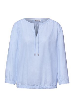 Blouse bleu clair à manches longues avec fines rayures verticales, encolure ronde, ouverture clé à l'avant avec liens à nouer, poignets et ourlet élastiques.