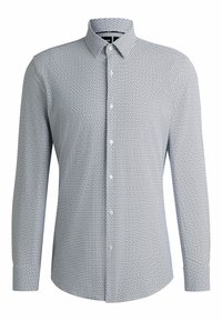 Camicia a maniche lunghe con bottoni in tessuto leggero, con un motivo geometrico blu e bianco, collo classico e orlo arrotondato.