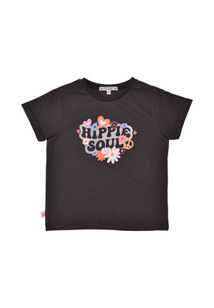 Schwarzes kurzärmeliges T-Shirt mit dem Text "HIPPIE SOUL", umgeben von bunten Herzen, Blumen und einem Peace-Zeichen in der Mitte vorn.
