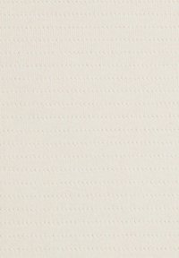 Valge tekstureeritud kangas ribadega mustriga ja häguste vertikaalsete joontega. Materjal tundub pehme ja kerge, sobides erinevateks kasutusteks.