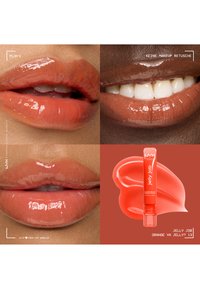 Glänzender oranger Lippenlipgloss auf Lippen verschiedener Hauttöne in drei Nahaufnahmen; orangefarbener NYX Jelly Job Lippenlipgloss-Tube mit Farbmuster gezeigt.