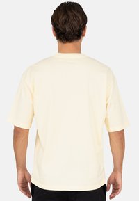 T-shirt met korte mouwen en een losse pasvorm in lichtgeel katoen met een rechte zoom en een ronde hals, met een gladde textuur en zonder afbeeldingen.