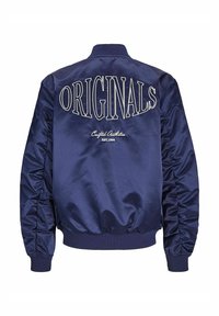 Mornarska satenska bomber jakna s natpisom "ORIGINALS" izvezenim velikim bijelim slovima na leđima, koja ima nabirane rukave i elastični rub.