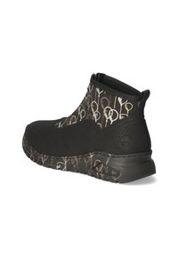 Bottines noires à la cheville avec un dessus texturé orné d'un motif de boucles blanches, dorées et brunes ; semelle en caoutchouc avec un design de patinage.
