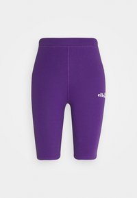 Fialové cyklistické kraťasy vyrobené z elastického materiálu, s přiléhavým střihem, hladkou texturou a malým bílým logem na levé nohavici.