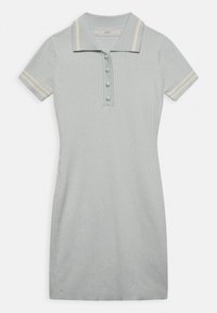 Harmaa ribbimekko, jossa on polo-kaulus, napitus ja raidalliset koristeet hihoissa. Pehmeä tekstuuri ja tiukka muoto.