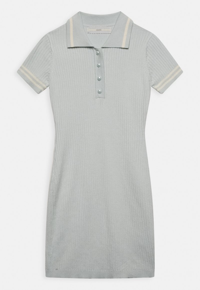 Harmaa ribbimekko, jossa on polo-kaulus, napitus ja raidalliset koristeet hihoissa. Pehmeä tekstuuri ja tiukka muoto.