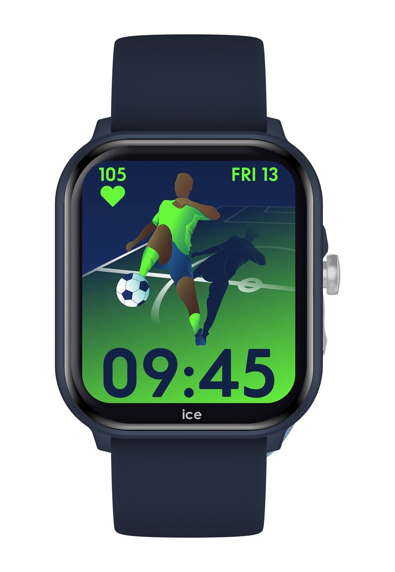 Marinklocka med fyrkantig skärm, livlig grön och blå bakgrund, som visar tiden 09:45 och puls 105, med en grafisk bild av en fotbollsspelare.