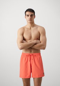 Quiksilver EVERYDAY SOLID VOLLEY - Kopalne hlače - living coral