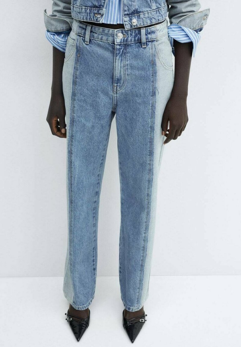 Jeans taille haute avec un mélange de panneaux en denim bleu clair et foncé, coupe droite, et un design classique à cinq poches.